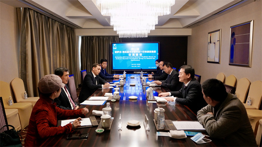 尊龙凯时集团党委书记、董事长任丁会见上合组织秘书长诺罗夫一行